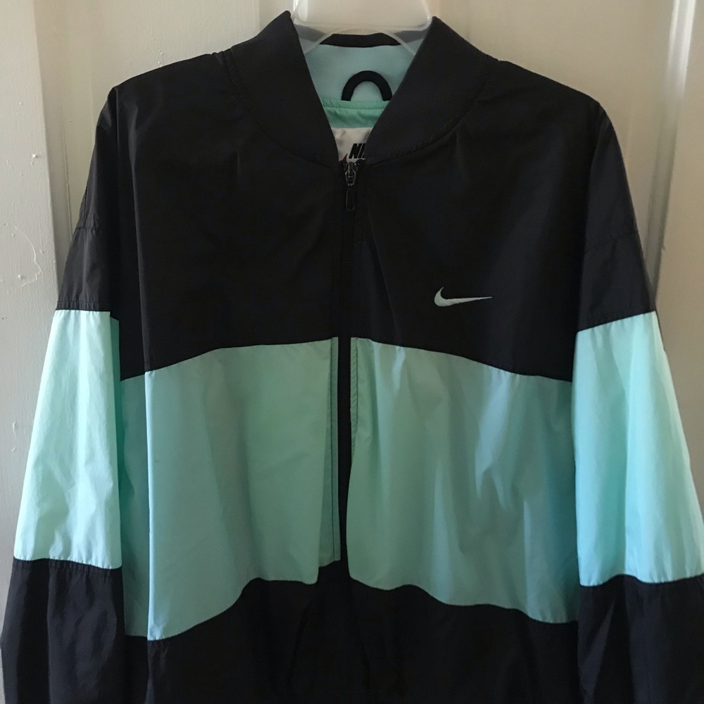 nike windbreaker